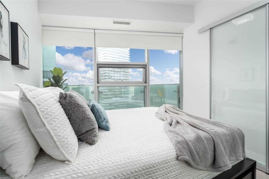 New Superior Lakeview Luxury Top Floor 3-Bedroom Suite On 48Th Floor Торонто Екстер'єр фото