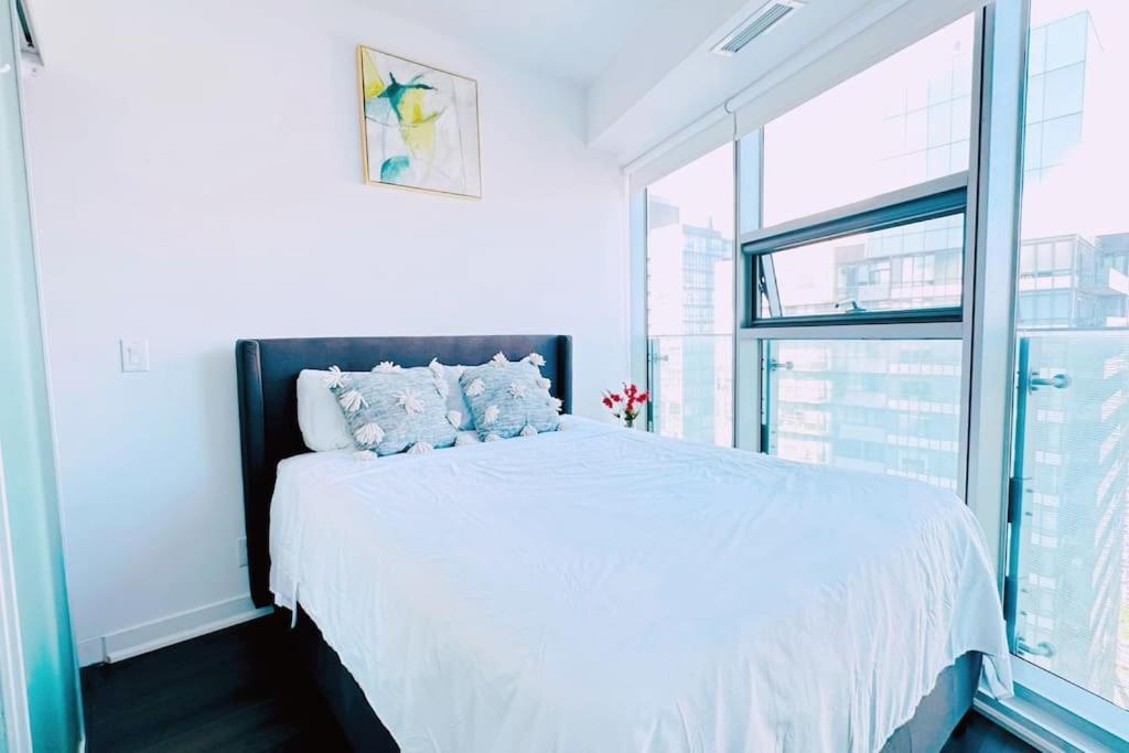New Superior Lakeview Luxury Top Floor 3-Bedroom Suite On 48Th Floor Торонто Екстер'єр фото
