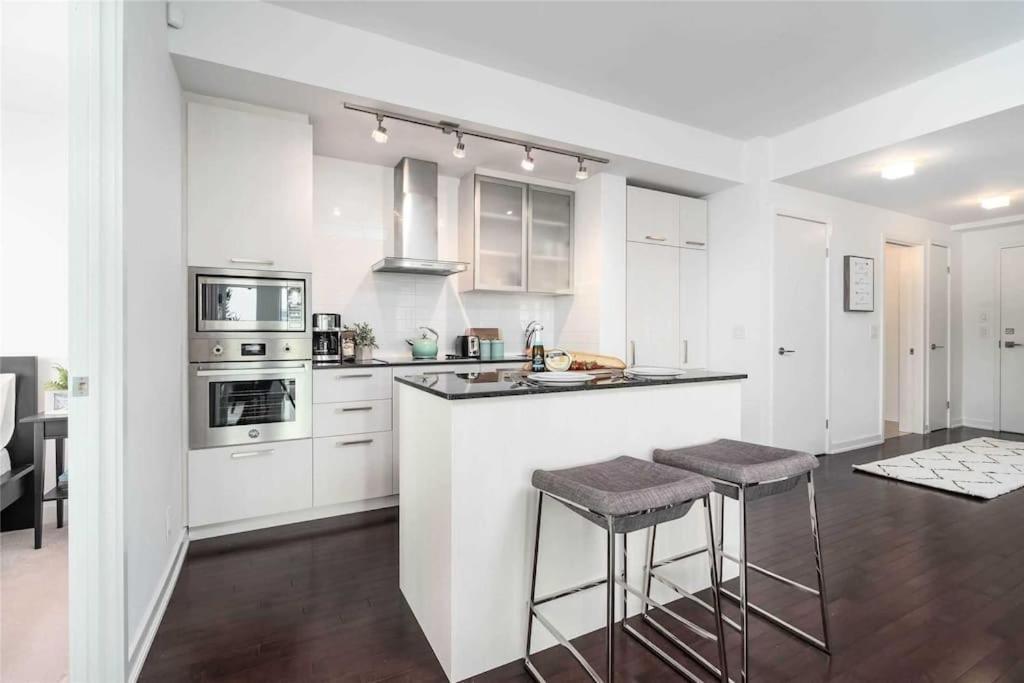 New Superior Lakeview Luxury Top Floor 3-Bedroom Suite On 48Th Floor Торонто Екстер'єр фото