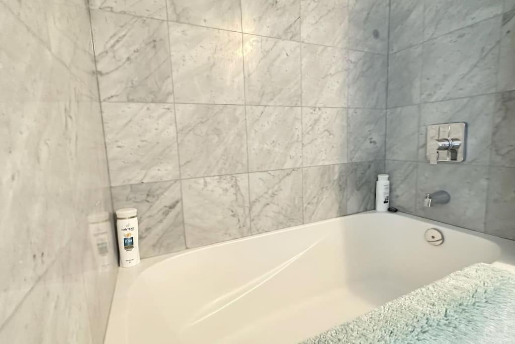 New Superior Lakeview Luxury Top Floor 3-Bedroom Suite On 48Th Floor Торонто Екстер'єр фото