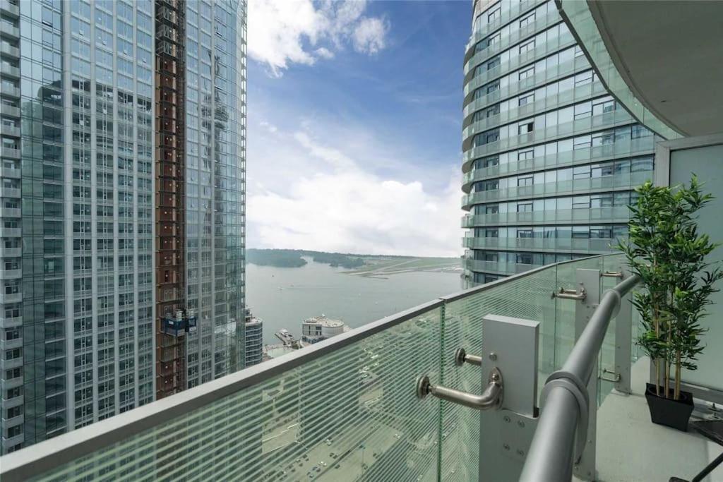 New Superior Lakeview Luxury Top Floor 3-Bedroom Suite On 48Th Floor Торонто Екстер'єр фото