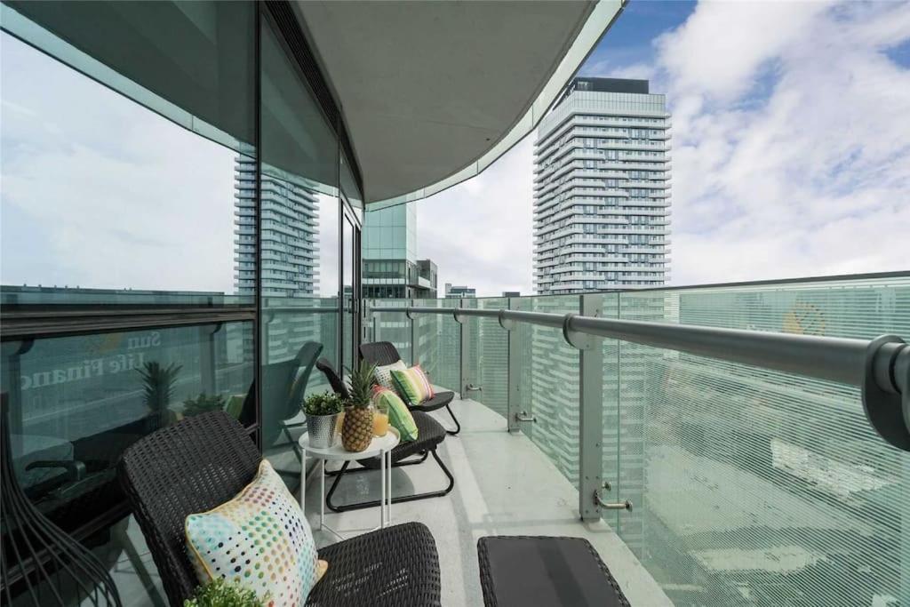 New Superior Lakeview Luxury Top Floor 3-Bedroom Suite On 48Th Floor Торонто Екстер'єр фото