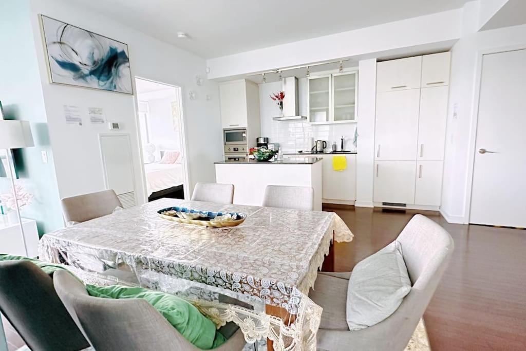 New Superior Lakeview Luxury Top Floor 3-Bedroom Suite On 48Th Floor Торонто Екстер'єр фото