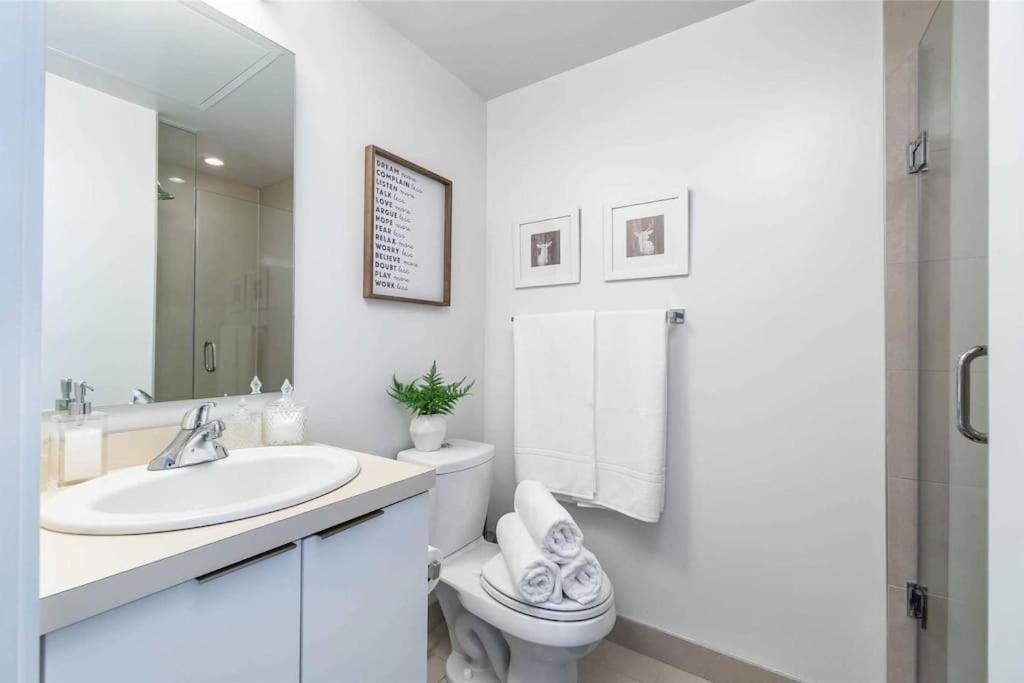 New Superior Lakeview Luxury Top Floor 3-Bedroom Suite On 48Th Floor Торонто Екстер'єр фото
