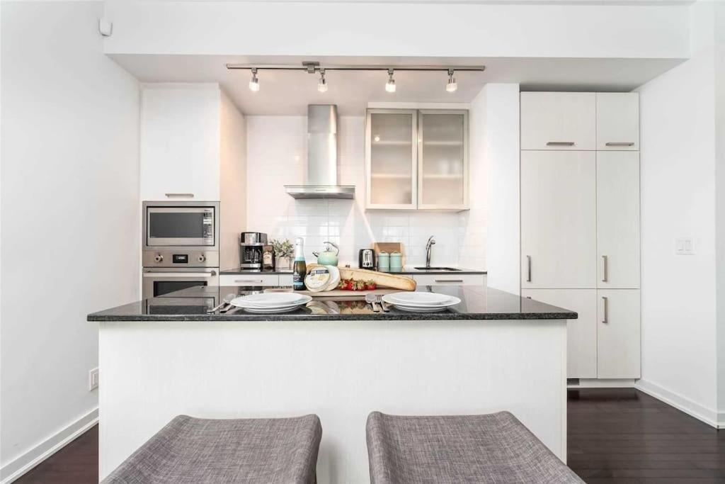 New Superior Lakeview Luxury Top Floor 3-Bedroom Suite On 48Th Floor Торонто Екстер'єр фото