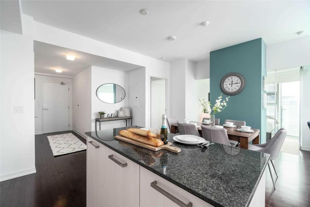 New Superior Lakeview Luxury Top Floor 3-Bedroom Suite On 48Th Floor Торонто Екстер'єр фото